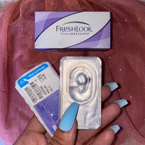 New!! Make up case w/accessories - Picture 8 of 16